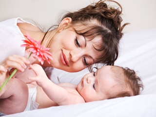¿Cuáles son las flores perfectas para regalar a una mamá primeriza?