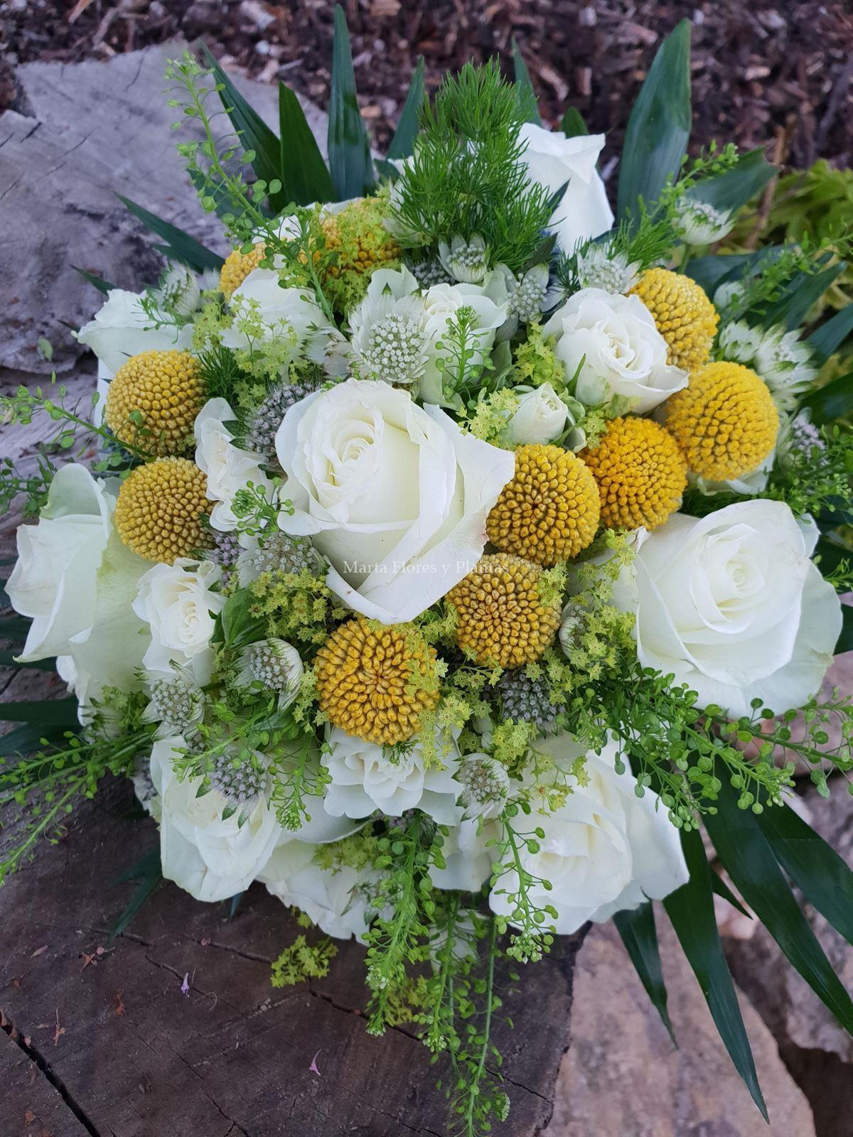Bouquet blanco y amarillo novia - Imagen 1