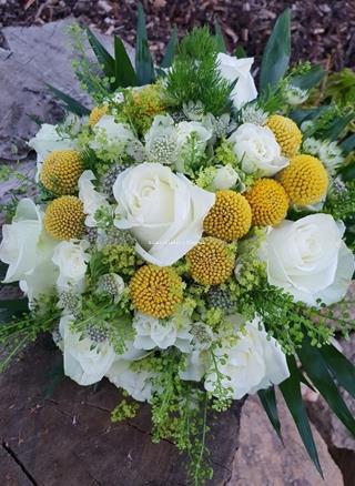 Bouquet blanco y amarillo novia - Imagen 1