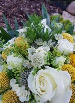 Bouquet blanco y amarillo novia - Imagen 2