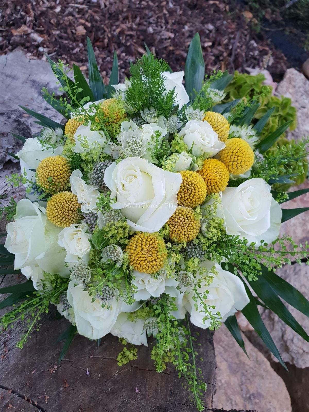 Bouquet blanco y amarillo novia - Imagen 3