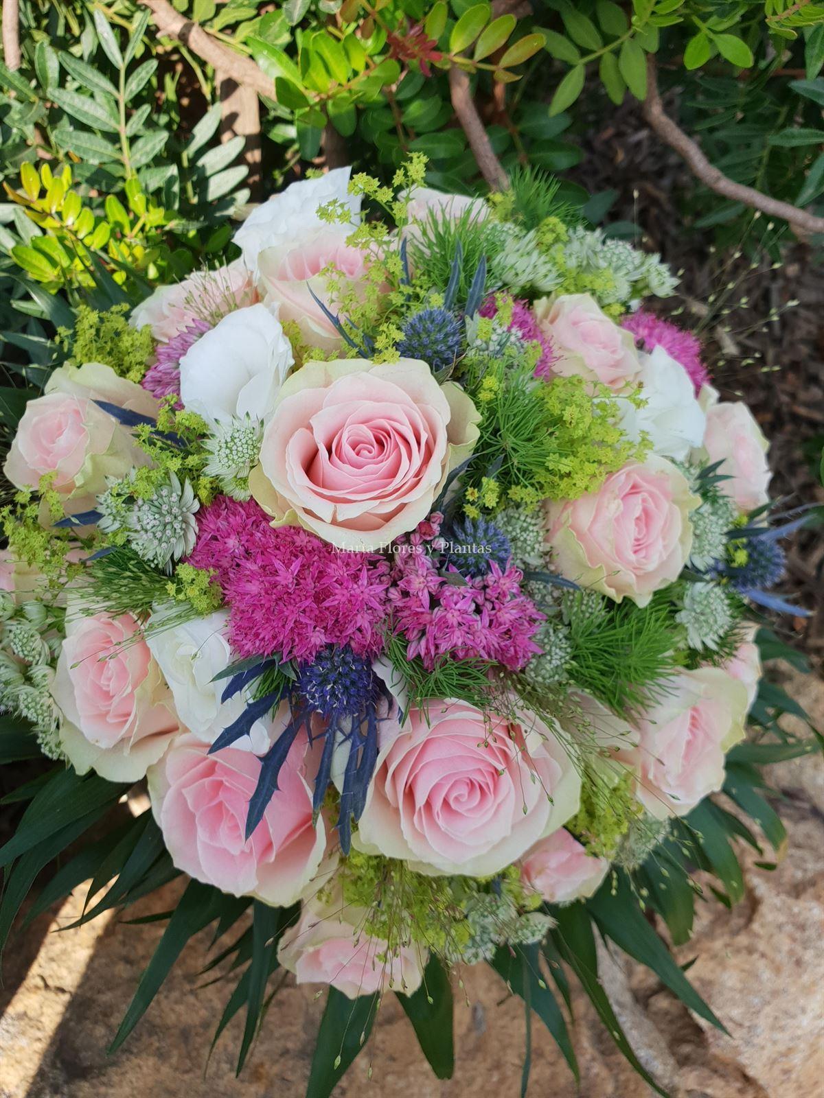Bouquet primaveral novia - Imagen 1