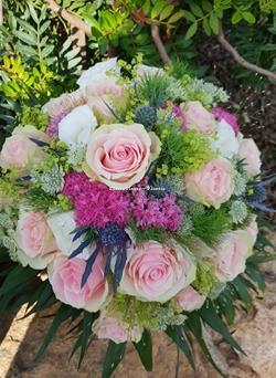 Bouquet primaveral novia - Imagen 1