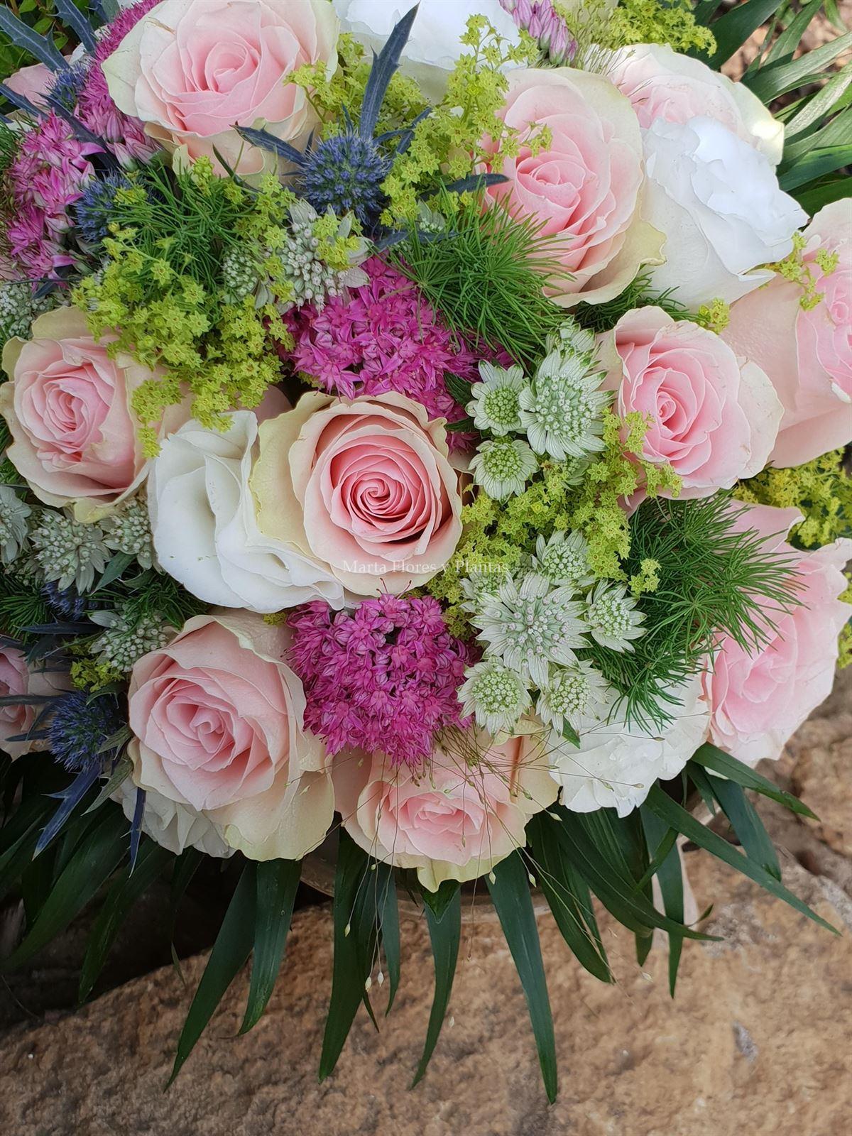 Bouquet primaveral novia - Imagen 4