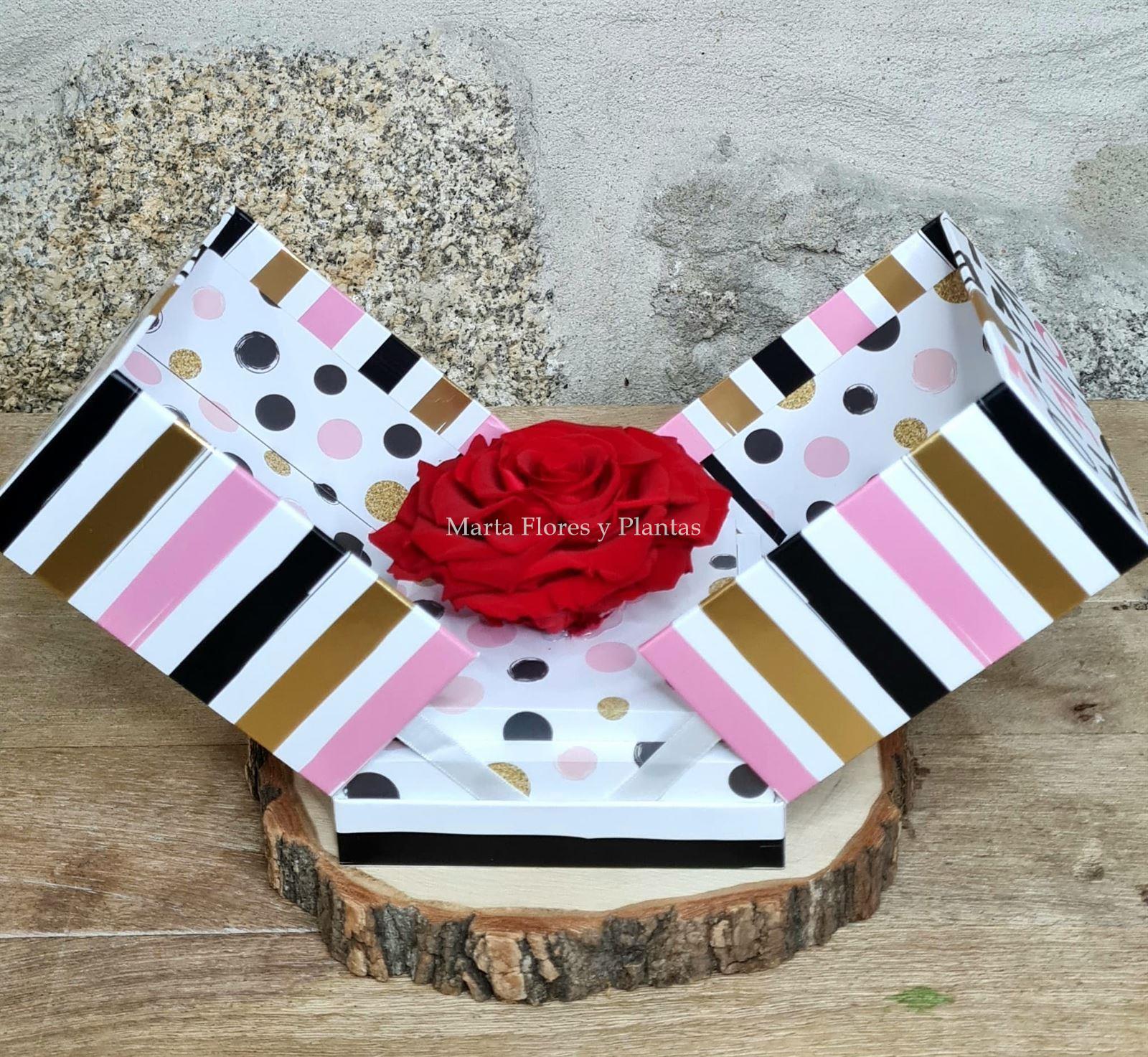 Rosa negra en caja especial San Valentín - Imagen 1