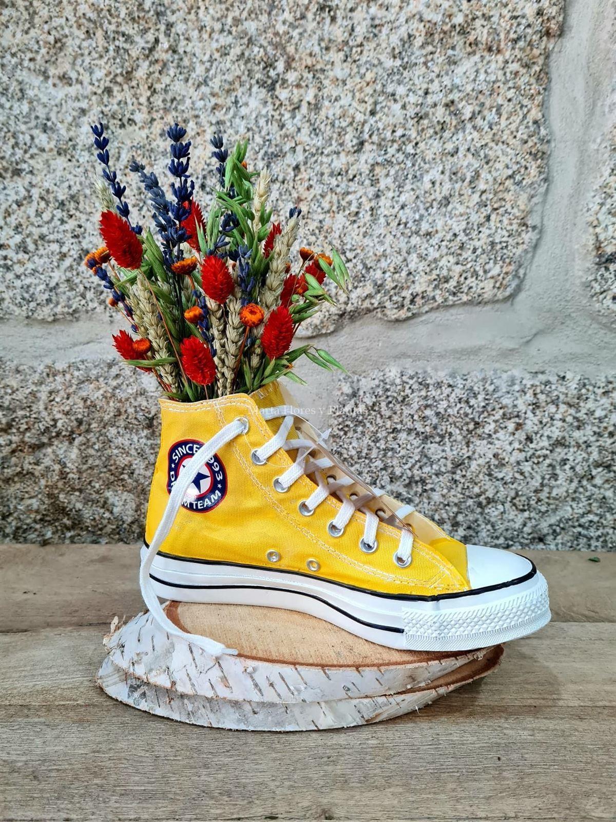 Zapatillas Convers con flor seca - Imagen 1